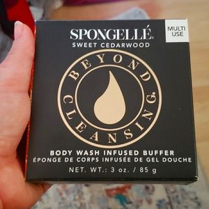 Spongelle 🧽 sweet cedarwood body buffer